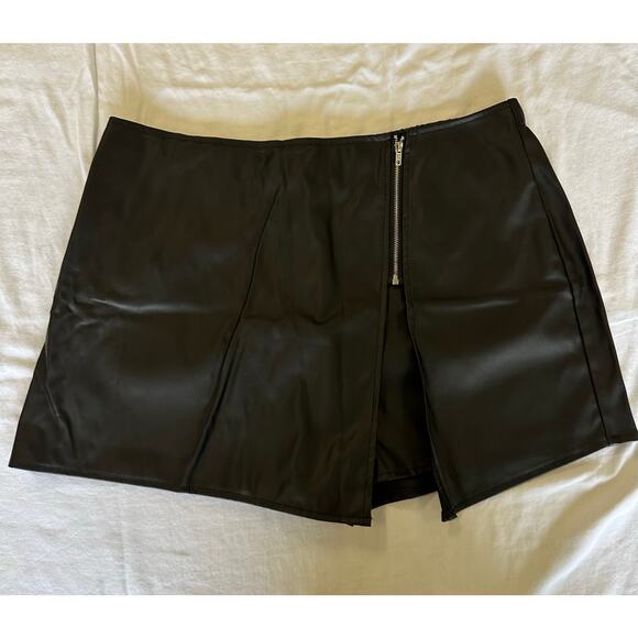 Women's Faux Leather Skort Mini Short Skirt with Slit - Picture 2 of 7